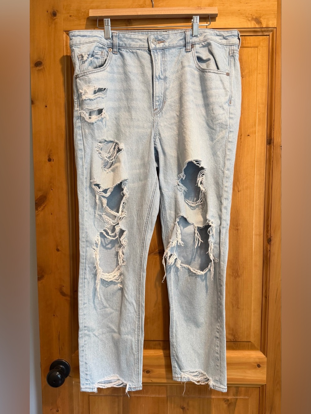 American Eagle Outfitters Light Blue Ripped Mom Jeans 18R